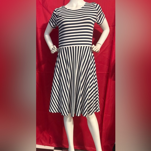 Chic Navy Maxi Skirt - Picture 5 of 13